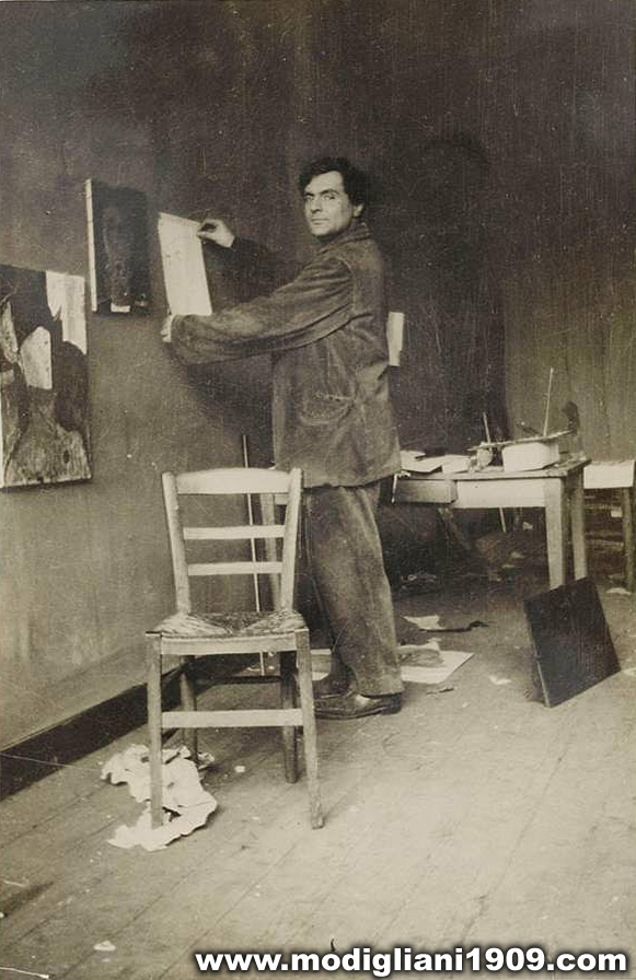 Amedeo Modigliani nel suo studio in Rue Ravignan