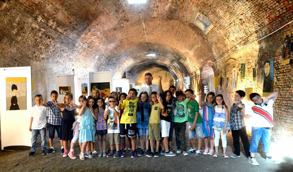 Luca Papini e i suoi alunni della 3B di Villa Corridi