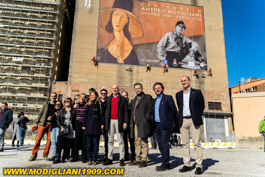 Modigliani: gigantografia su silos porto Livorno