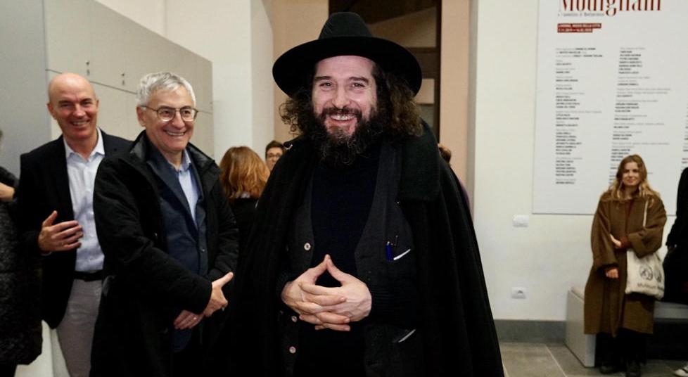 Vinicio Capossela con il sindaco di Livorno Luca Salvetti e il direttore de Il Tirreno Alessandro Guarducci